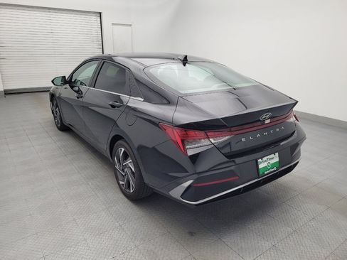 Used 2025 Hyundai Elantra SEL FWD image 5