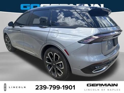 Used 2024 Lincoln Nautilus Reserve w/ Equipment Group 203A AWD/4WD image 5