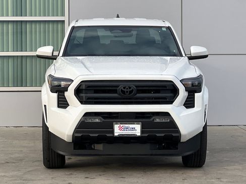 Used 2025 Toyota Tacoma SR5 AWD/4WD image 6