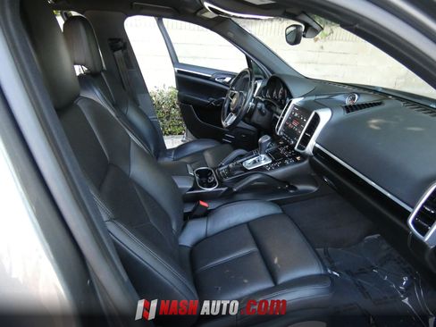 Used 2018 Porsche Cayenne AWD/4WD image 23