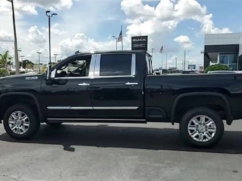 Used 2024 Chevrolet Silverado 2500 High Country w/ High Country Premium Package image 4