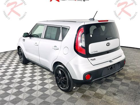 Used 2019 Kia Soul w/ Convenience Package image 5