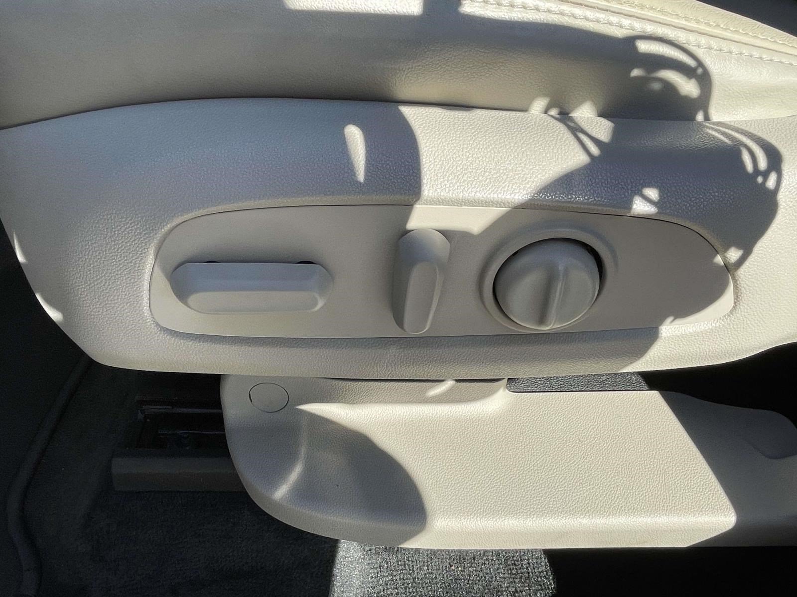 Used 2021 Buick Enclave Essence w/ Sound and Sites Package FWD image 17