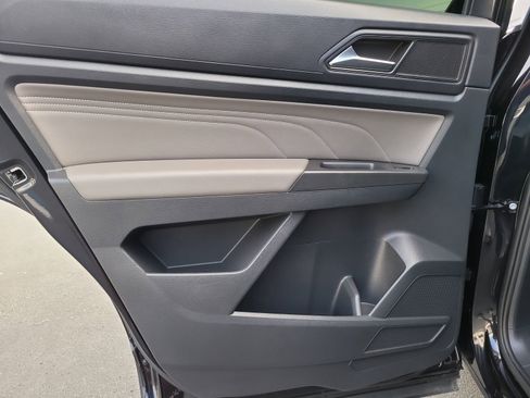 Used 2023 Volkswagen Atlas Cross Sport SE image 11