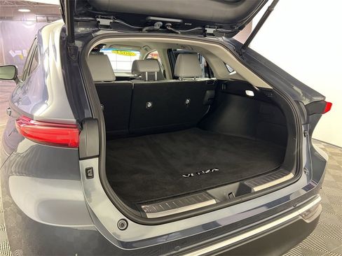 Used 2021 Toyota Venza XLE image 26