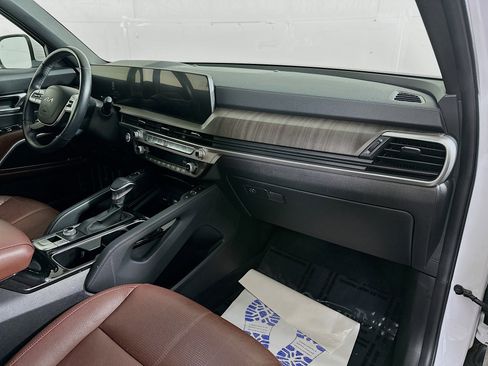 Used 2023 Kia Telluride EX w/ EX Captain's Chair Package image 31