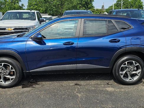 Used 2024 Chevrolet Trax LT w/ Driver Confidence Package FWD image 4