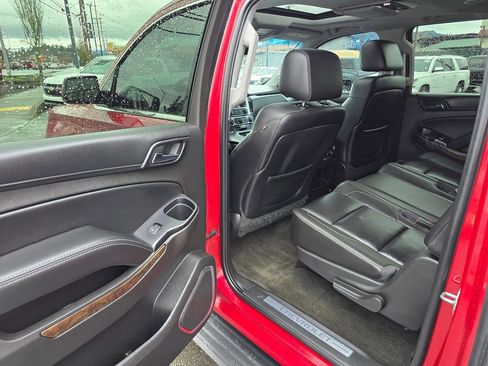 Used 2015 Chevrolet Suburban LT image 16