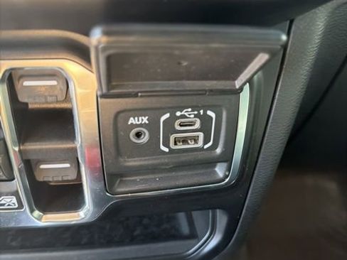 Used 2022 Jeep Wrangler Unlimited Sahara w/ LED Lighting Group AWD/4WD image 31