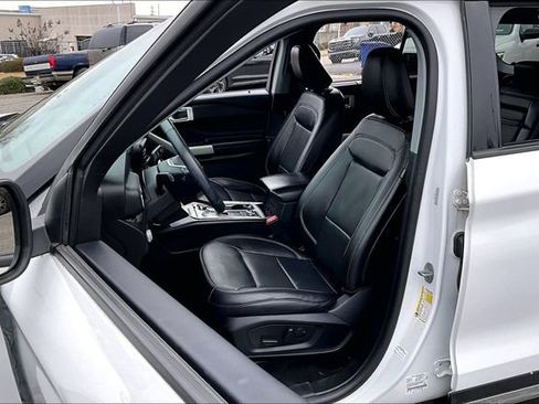 Used 2022 Ford Explorer Limited image 18