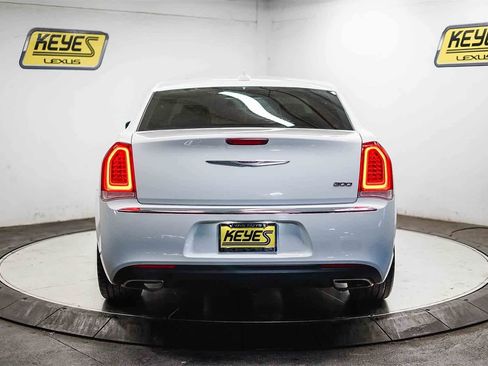 Used 2019 Chrysler 300 Limited image 3