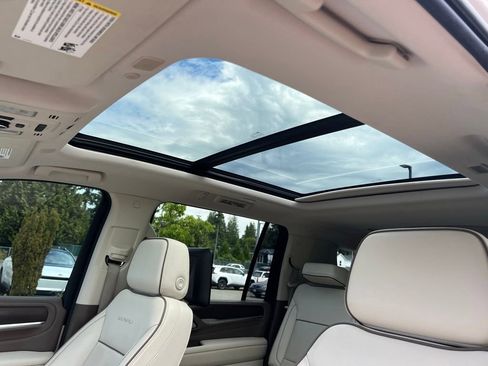 Used 2021 GMC Yukon XL Denali w/ Denali Ultimate Package AWD/4WD image 15