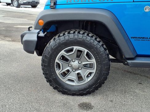 Used 2015 Jeep Wrangler Unlimited Rubicon w/ Connectivity Group image 20