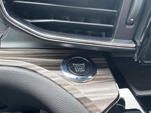 Used 2022 Ford Explorer Limited w/ Equipment Group 301A image 17