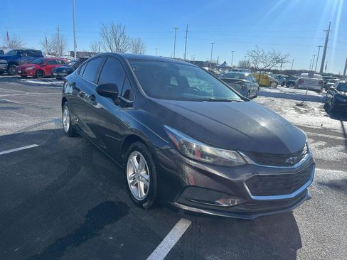 Used 2017 Chevrolet Cruze LT w/ Sun And Sound Package image 2