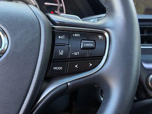 Certified 2025 Lexus ES 300h w/ Premium Package image 27