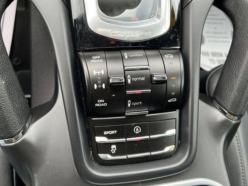 Used 2014 Porsche Cayenne S AWD/4WD image 32