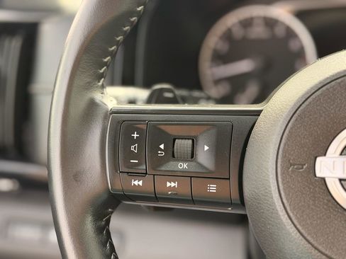 Used 2025 Nissan Pathfinder SV image 14