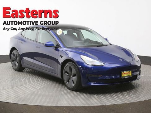 Used 2023 Tesla Model 3 Standard Range image 3