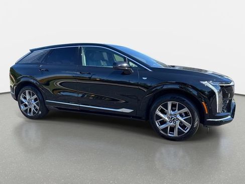 Certified 2025 Cadillac Optiq Luxury 2 w/ LPO, Floor Liner Package AWD/4WD image 7