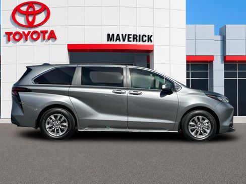 New 2026 Toyota Sienna LE FWD image 6
