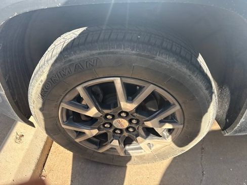Used 2020 GMC Acadia SLE FWD image 2