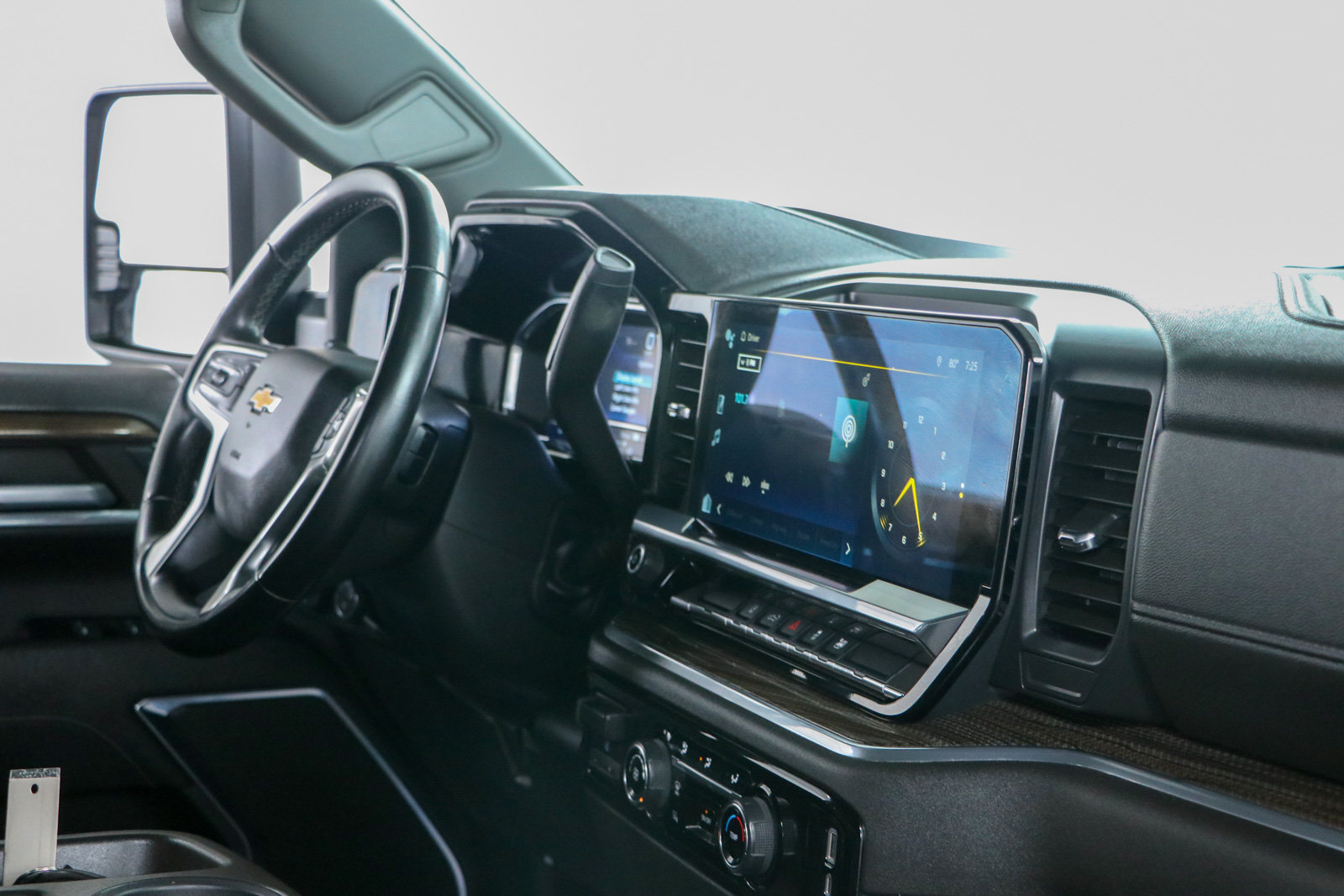 Used 2024 Chevrolet Silverado 2500 LT AWD/4WD image 26