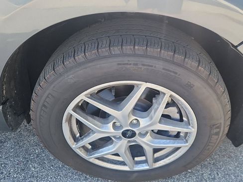 Used 2024 Ford Edge SEL AWD/4WD image 2