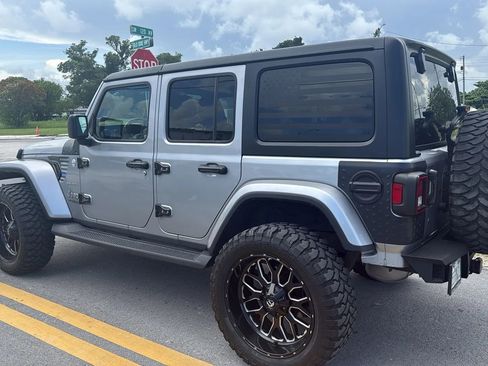 Used 2020 Jeep Wrangler Unlimited Sahara AWD/4WD image 6