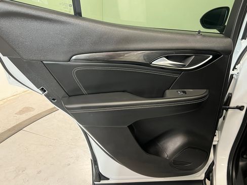 Used 2023 Buick Envision Essence image 18