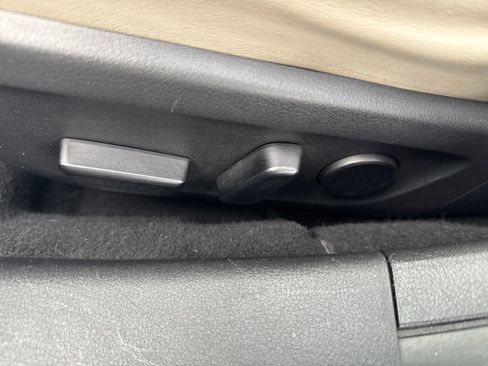 Used 2020 MAZDA MAZDA3 Hatchback w/ Preferred Package image 10