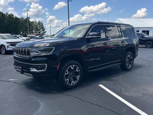 Used 2024 Jeep Wagoneer Series III AWD/4WD image 4