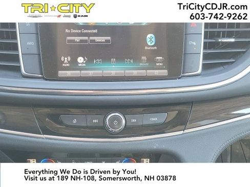 Used 2018 Buick Enclave Essence image 22