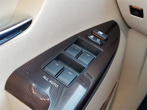 Used 2010 Toyota Venza AWD image 16