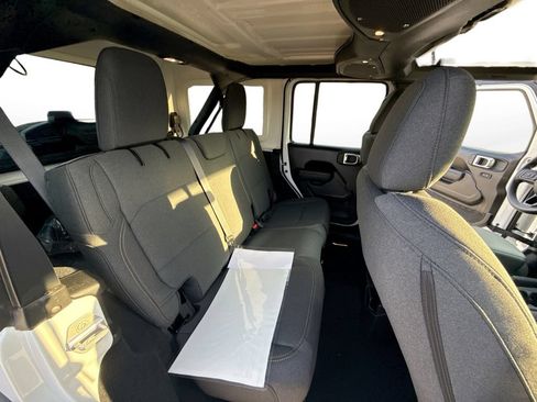 Used 2022 Jeep Wrangler Sport AWD/4WD image 28
