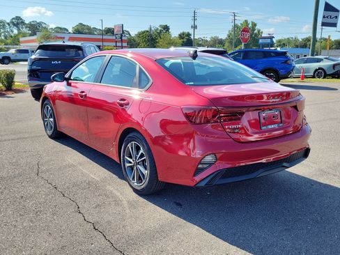 Certified 2023 Kia Forte LXS w/ LXS Technology Package FWD image 4