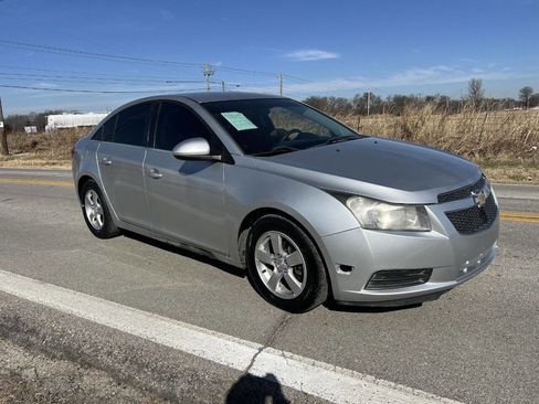 Used 2014 Chevrolet Cruze LT image 2