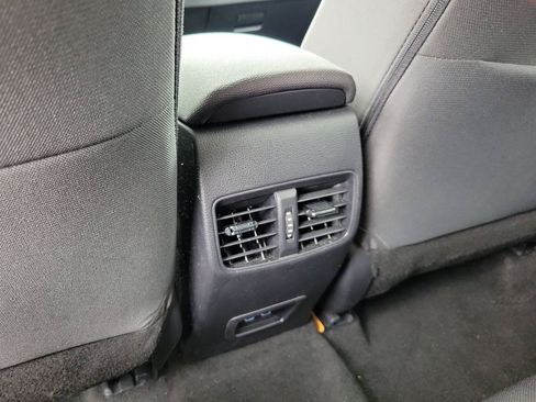 Used 2026 Toyota Corolla Cross LE FWD image 11