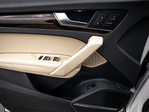 Used 2019 Audi Q5 2.0T Premium Plus w/ Premium Plus Package image 16