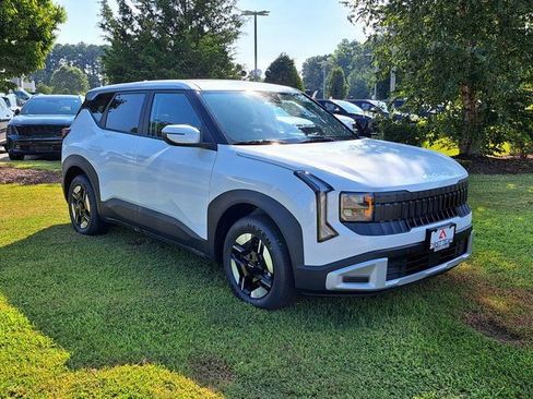 New 2027 Kia Seltos LX FWD image 3