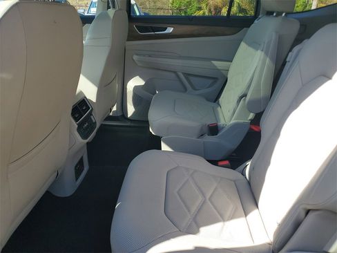 Certified 2025 Volkswagen Atlas SE image 12