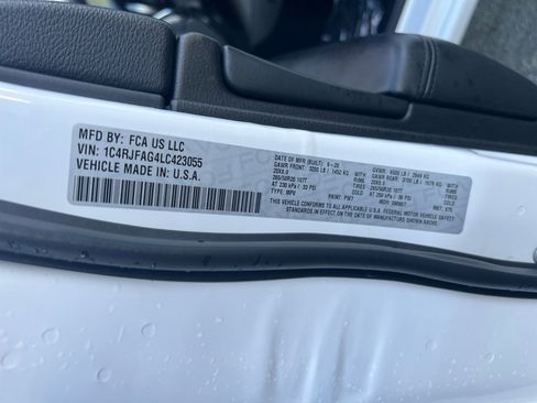 Used 2020 Jeep Grand Cherokee Altitude image 38