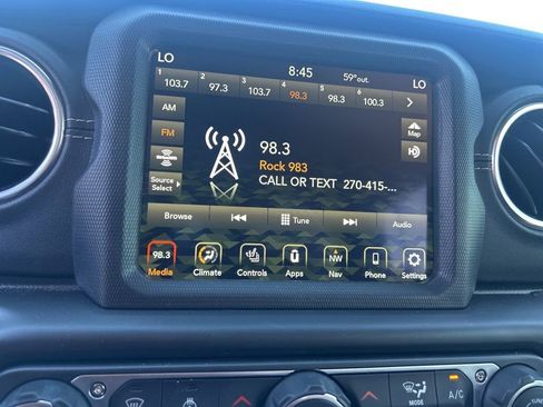 Used 2018 Jeep Wrangler Unlimited Sahara AWD/4WD image 20