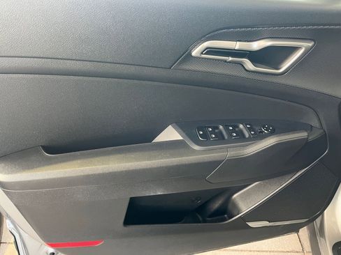 Used 2025 Kia Sportage LX image 20