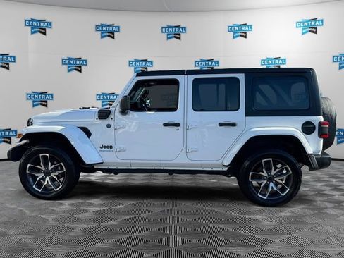 Used 2024 Jeep Wrangler Unlimited w/ Convenience Group image 3