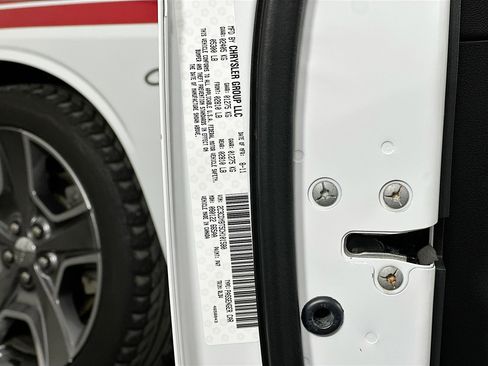 Used 2012 Dodge Challenger R/T image 12