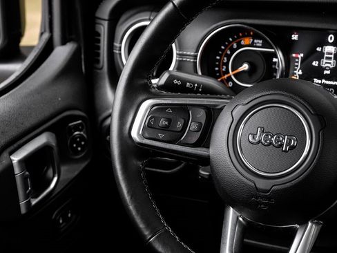 Used 2021 Jeep Wrangler Unlimited Sahara image 26