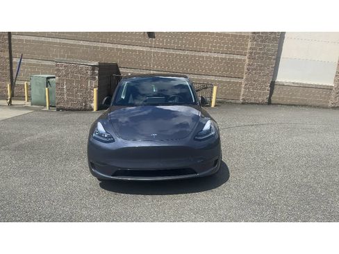 Used 2023 Tesla Model Y Long Range AWD/4WD image 2