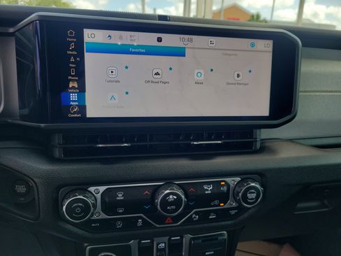 Used 2025 Jeep Gladiator Sport AWD/4WD image 18