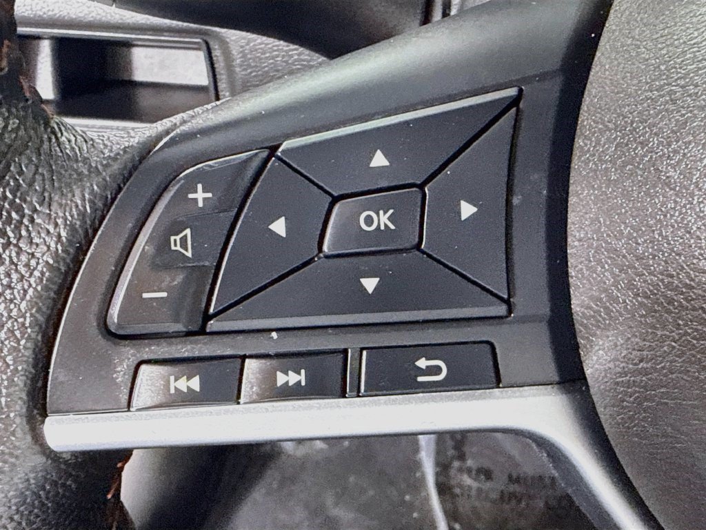 Used 2025 Nissan Versa SR FWD image 13